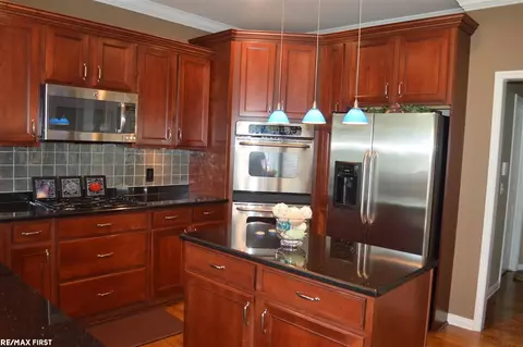 1102 Jefferson, Troy, MI 48084 photo 14