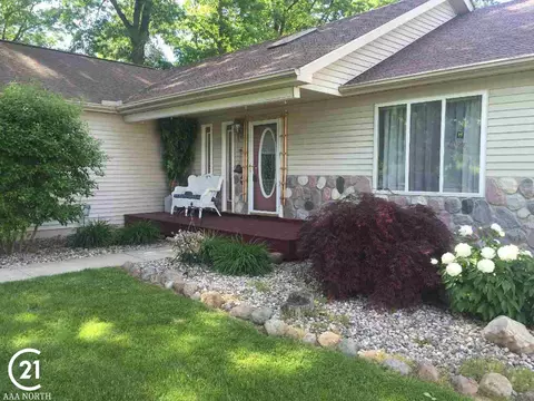 4065 Manner, Flint, MI 48506 photo 2