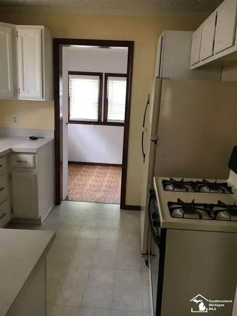 336 Massoit, Clawson, MI 48017 photo 9