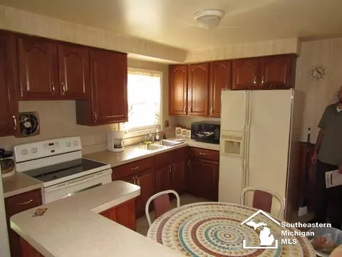 8967 Pardee, Taylor, MI 48180 photo 3