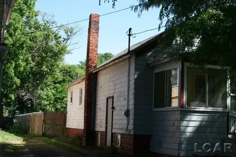 512 E Trl, Jackson, MI 49201 photo 2