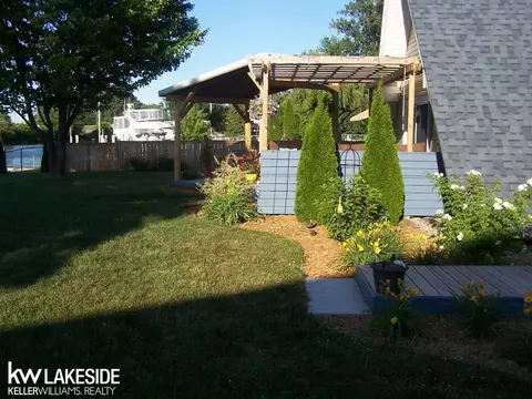 28075 E Duluth, Harrison Township, MI 48045 photo 16
