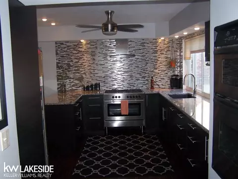 28075 E Duluth, Harrison Township, MI 48045 photo 22
