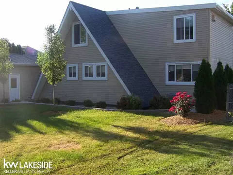 28075 E Duluth, Harrison Township, MI 48045 photo 3