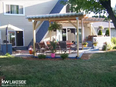 28075 E Duluth, Harrison Township, MI 48045 photo 12