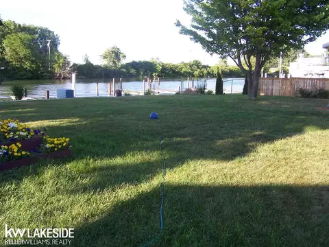 28075 E Duluth, Harrison Township, MI 48045 photo 18