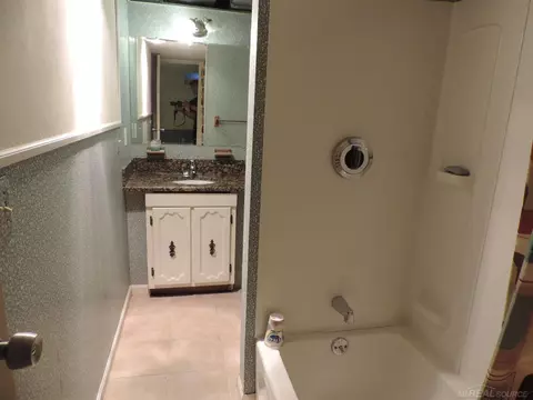 15490 Roxbury, Macomb, MI 48044 photo 31