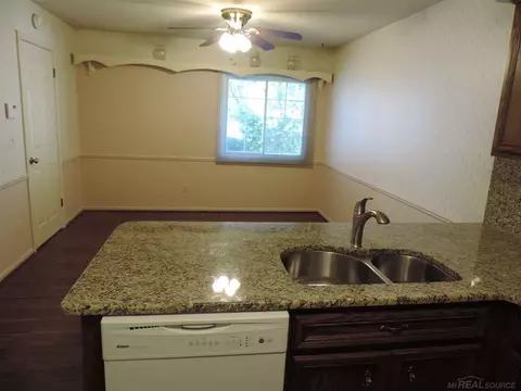 15490 Roxbury, Macomb, MI 48044 photo 12