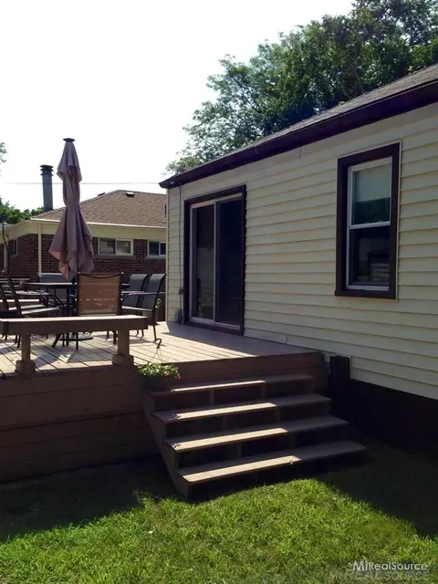 209 Walper, Clawson, MI 48017 photo 2