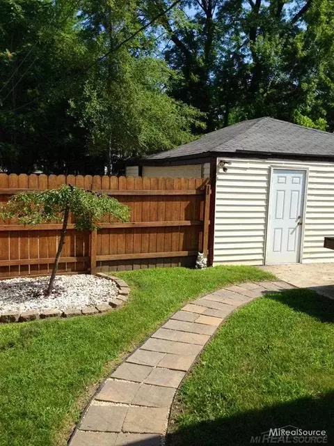 209 Walper, Clawson, MI 48017 photo 3