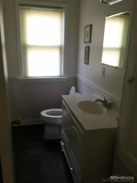 209 Walper, Clawson, MI 48017 photo 5
