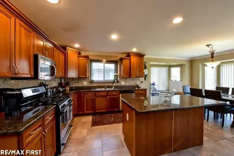 20567 St Martins, Macomb, MI 48044 photo 8
