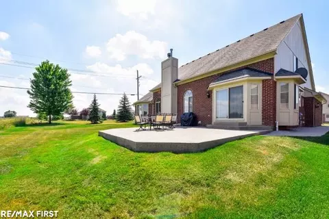 20567 St Martins, Macomb, MI 48044 photo 3