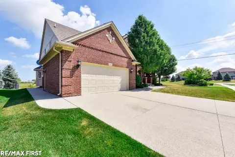 20567 St Martins, Macomb, MI 48044 photo 2