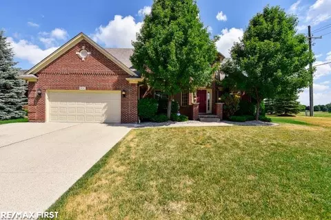 20567 St Martins, Macomb, MI 48044 photo 1
