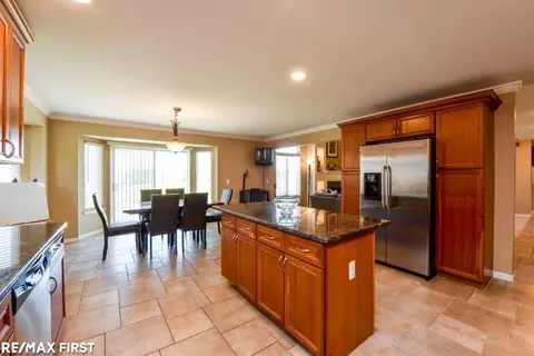 20567 St Martins, Macomb, MI 48044 photo 12