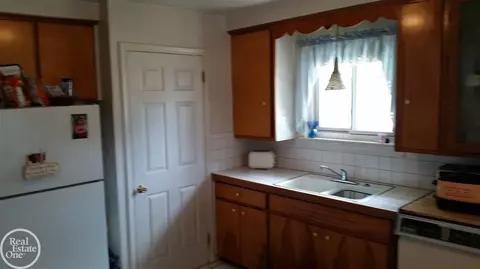 2176 Rome, Warren, MI 48091 photo 9