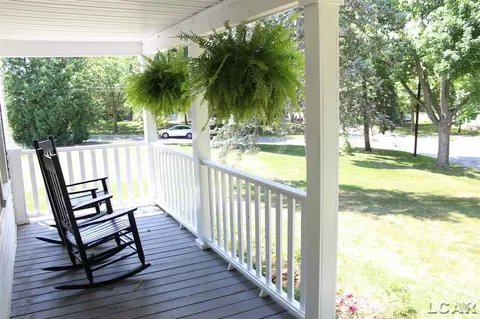910 Comstock, Adrian, MI 49221 photo 3