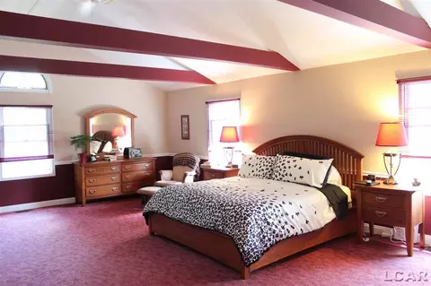 910 Comstock, Adrian, MI 49221 photo 22