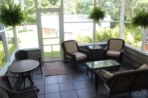 910 Comstock, Adrian, MI 49221 photo 6