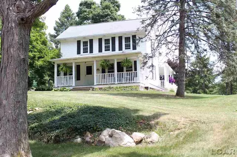 910 Comstock, Adrian, MI 49221 photo 1