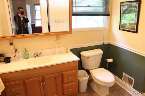 910 Comstock, Adrian, MI 49221 photo 26