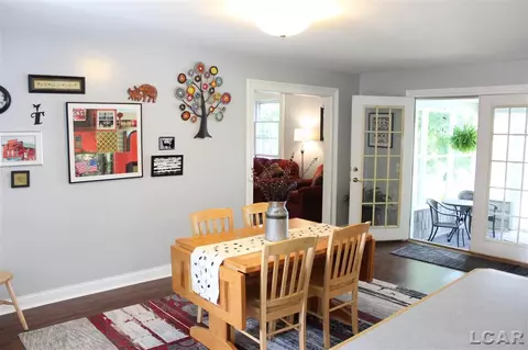910 Comstock, Adrian, MI 49221 photo 11