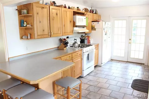 910 Comstock, Adrian, MI 49221 photo 10