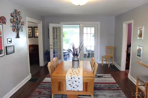 910 Comstock, Adrian, MI 49221 photo 12