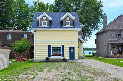 10363 Saint John, Algonac, MI 48001 photo 2