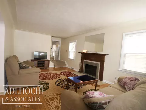 2150 Lancaster, Grosse Pointe Woods, MI 48236 photo 3