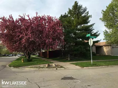 17693 Thomas, Macomb, MI 48044 photo 3