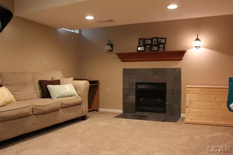 54 Crestview, Adrian, MI 49221 photo 14