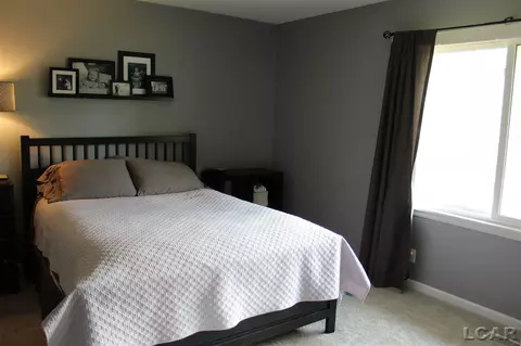 54 Crestview, Adrian, MI 49221 photo 18