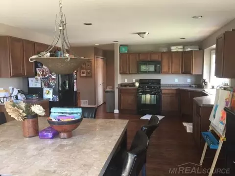 50730 Nagy, Macomb, MI 48044 photo 2