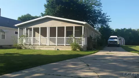 419 W Maple, Adrian, MI 49221 photo 2