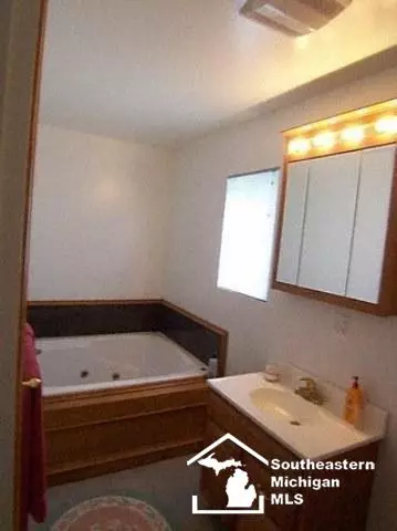 7245 Ozga, Romulus, MI 48174 photo 2