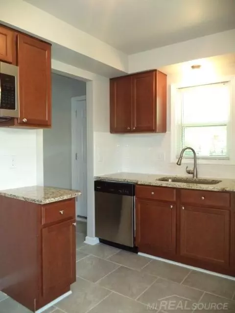 22141 Beverly, Oak Park, MI 48237 photo 2
