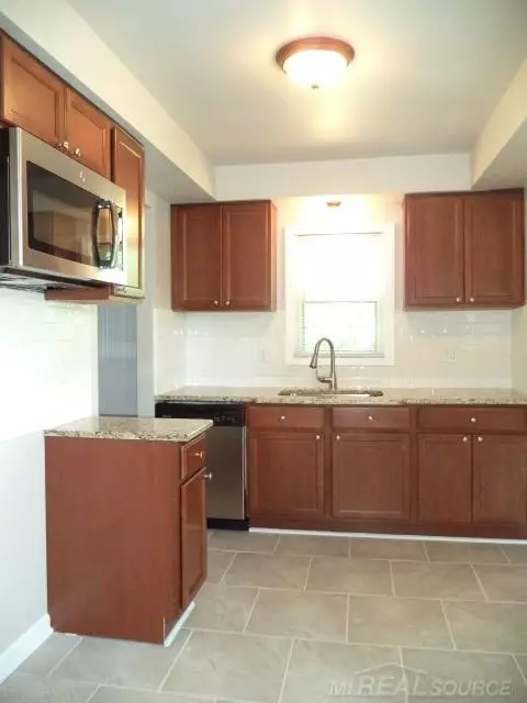 22141 Beverly, Oak Park, MI 48237 photo 3
