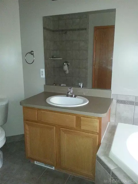 51328 Hook, Macomb, MI 48042 photo 12