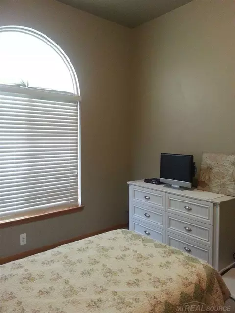 51328 Hook, Macomb, MI 48042 photo 14