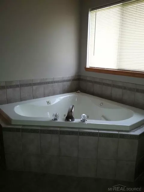 51328 Hook, Macomb, MI 48042 photo 13
