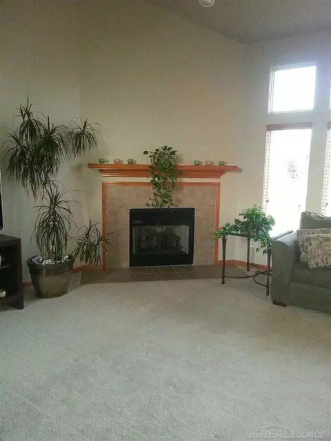 51328 Hook, Macomb, MI 48042 photo 2