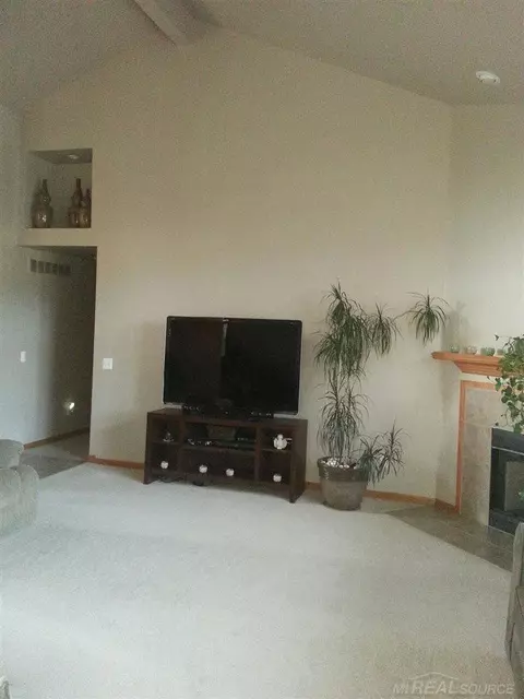 51328 Hook, Macomb, MI 48042 photo 3
