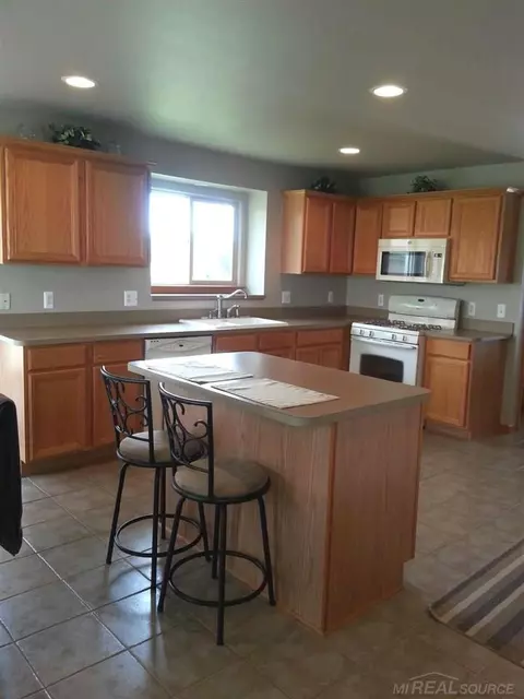 51328 Hook, Macomb, MI 48042 photo 4