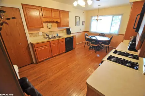 5231 Bart, Warren, MI 48091 photo 5