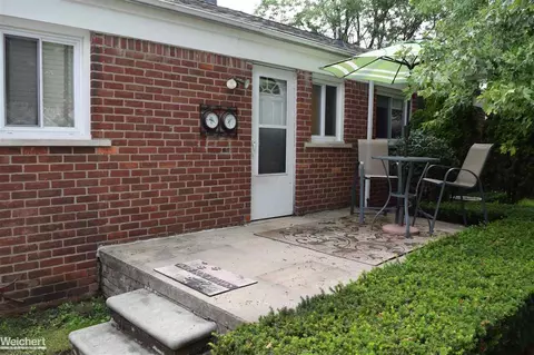 5267 E 13 Mile, Warren, MI 48092 photo 3