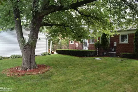 5267 E 13 Mile, Warren, MI 48092 photo 6