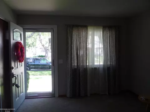 357 Chippewa, Clawson, MI 48017 photo 4