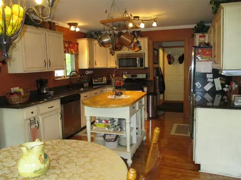 33720 Pineview, Fraser, MI 48026 photo 14